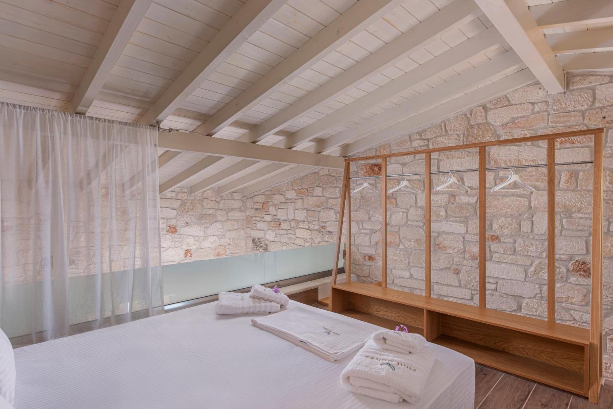 Mint Retreat Suites (Adults Only) Kalandra 객실 사진