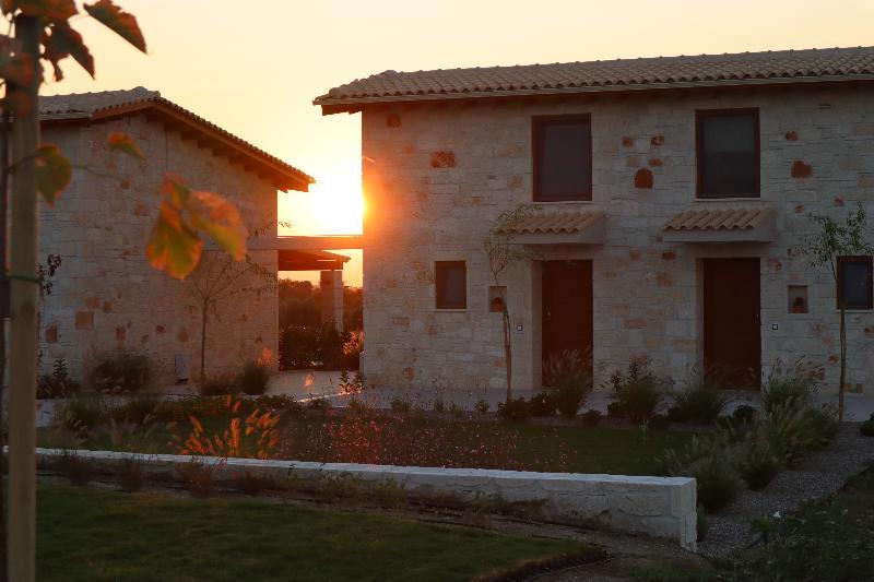 Mint Retreat Suites (Adults Only) Kalandra 외부 사진